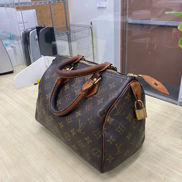 ✨SOLD✨AUTHENTIC LV SPEEDY 25 MONOGRAM✨ - Picture 2 of 13